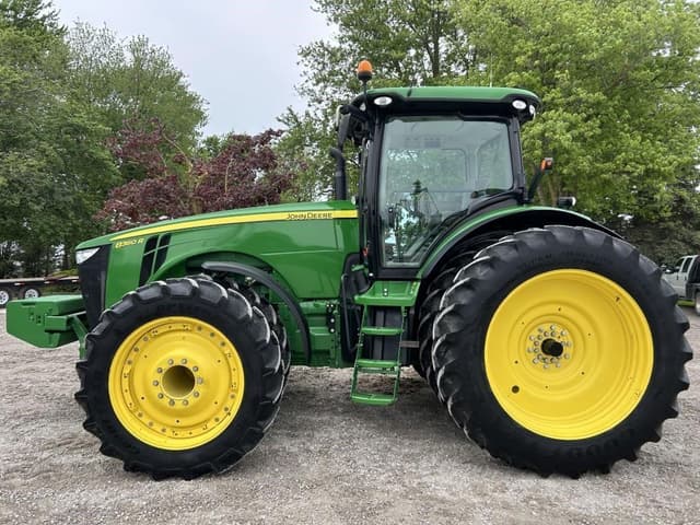 Image of John Deere 8360R equipment image 2