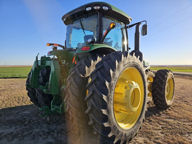 Image of John Deere 8360R equipment image 4