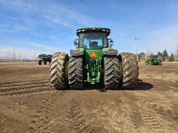 Image of John Deere 8360R equipment image 3