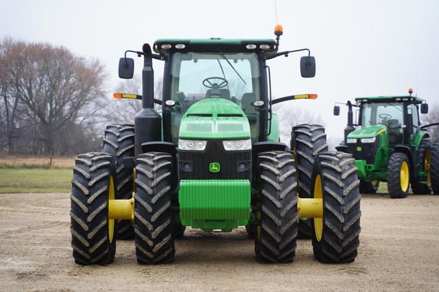 Image of John Deere 8360R equipment image 1