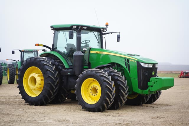 Image of John Deere 8360R equipment image 2