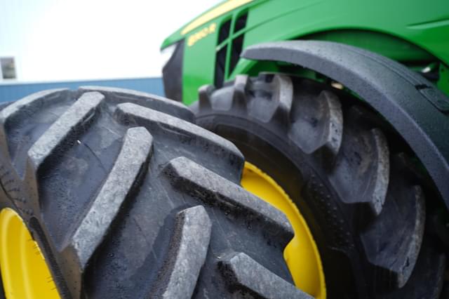 Image of John Deere 8360R equipment image 4