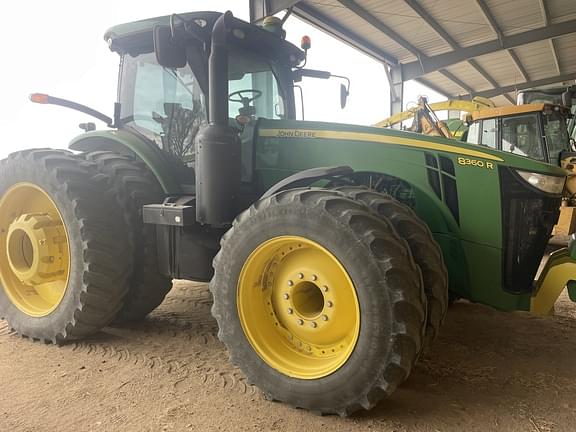 Image of John Deere 8360R equipment image 4