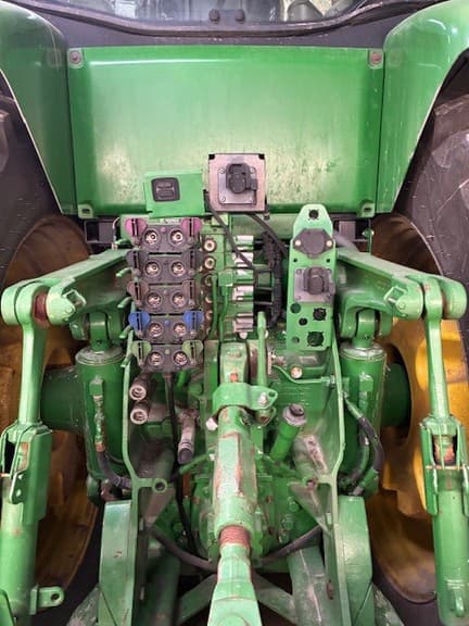 Image of John Deere 8360R equipment image 1