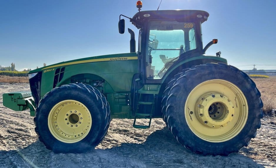2012 John Deere 8360R Equipment Image0