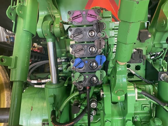 Image of John Deere 8360RT equipment image 4