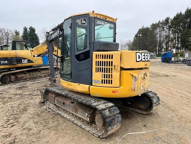 Image of John Deere 85D equipment image 3