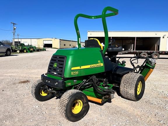 Image of John Deere 8700 equipment image 4