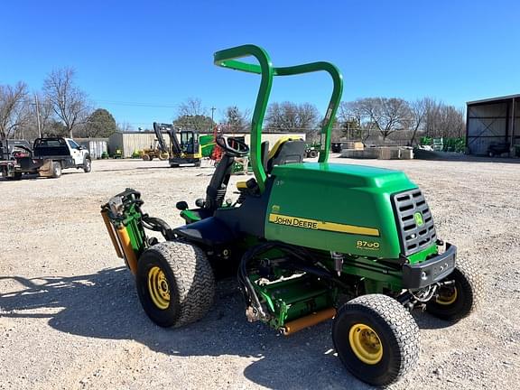 Image of John Deere 8700 equipment image 2