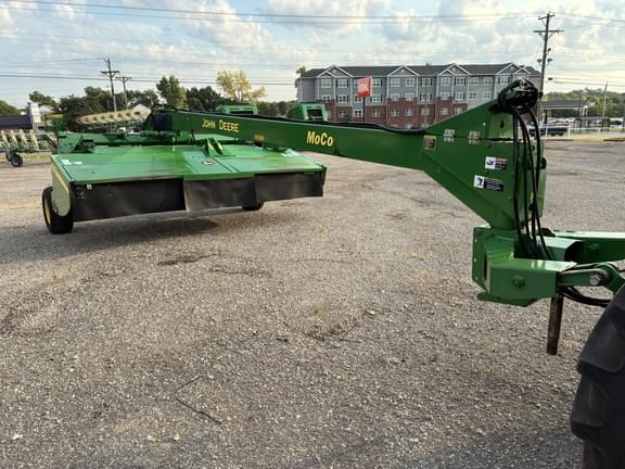 Image of John Deere 946 equipment image 3