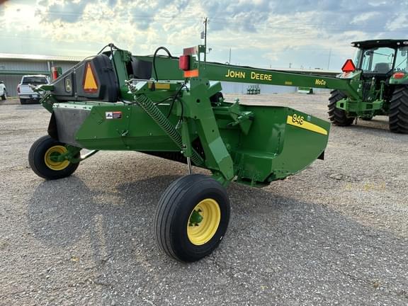 Image of John Deere 946 equipment image 2