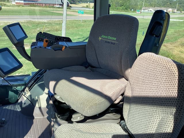 Image of John Deere 9460R equipment image 1