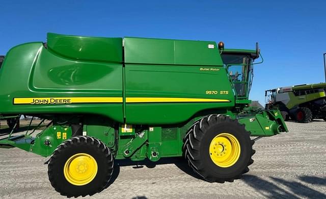 Image of John Deere 9570 STS equipment image 2