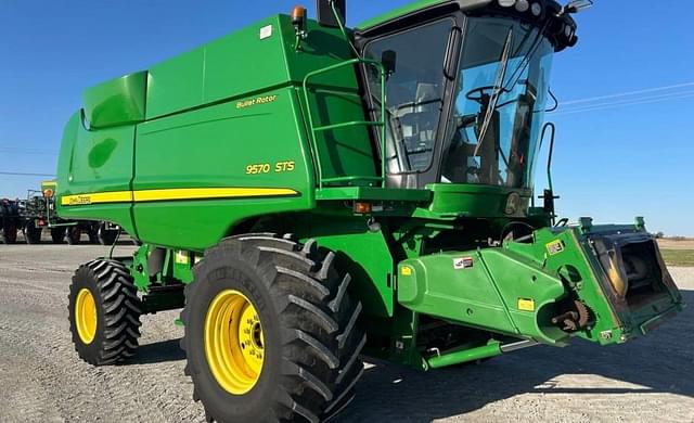Image of John Deere 9570 STS equipment image 1