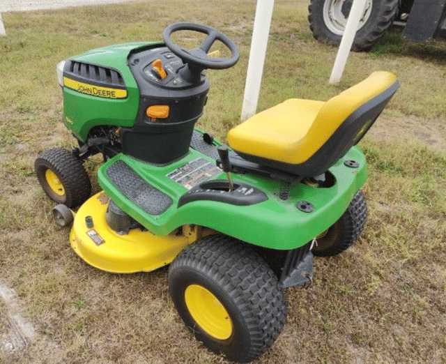 Image of John Deere D110 equipment image 1