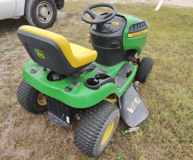 Image of John Deere D110 equipment image 2