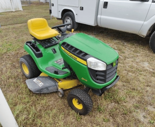 Image of John Deere D110 equipment image 3