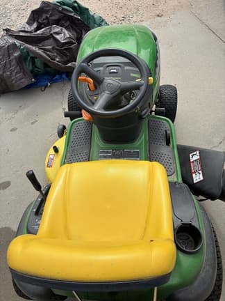 Image of John Deere D130 equipment image 4