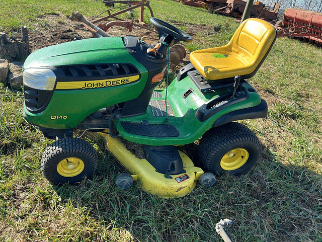 Image of John Deere D140 equipment image 1