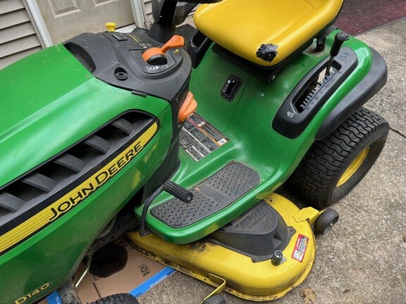 Main image John Deere D140