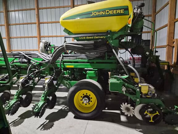 Image of John Deere DB120 equipment image 3
