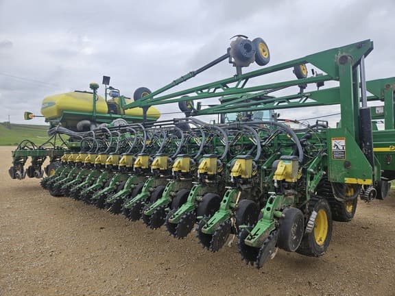 Image of John Deere DB60 Primary image