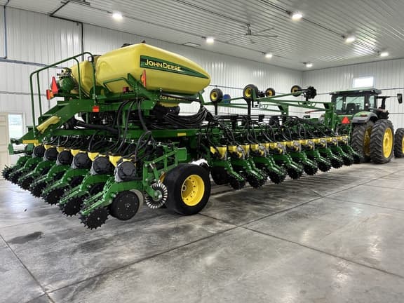 Image of John Deere DB60 equipment image 1