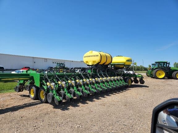 Main image John Deere DB66