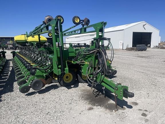 Image of John Deere DB90 equipment image 1