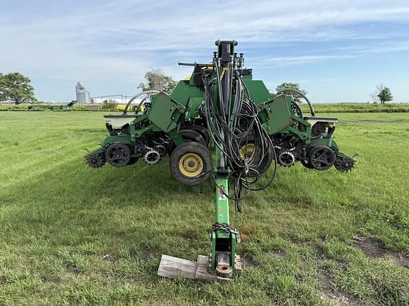 Image of John Deere DB90 equipment image 1