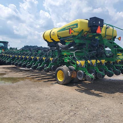 Image of John Deere DB90 equipment image 1