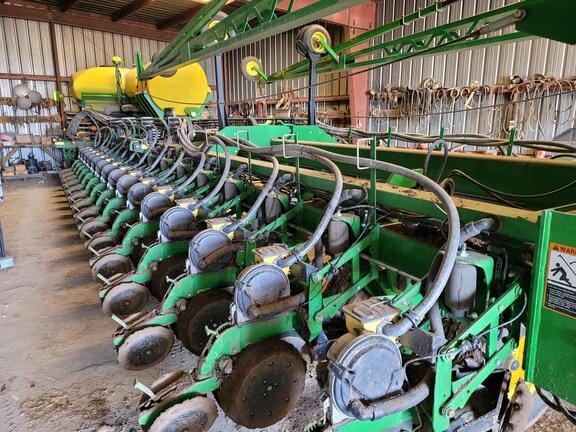 Main image John Deere DB90