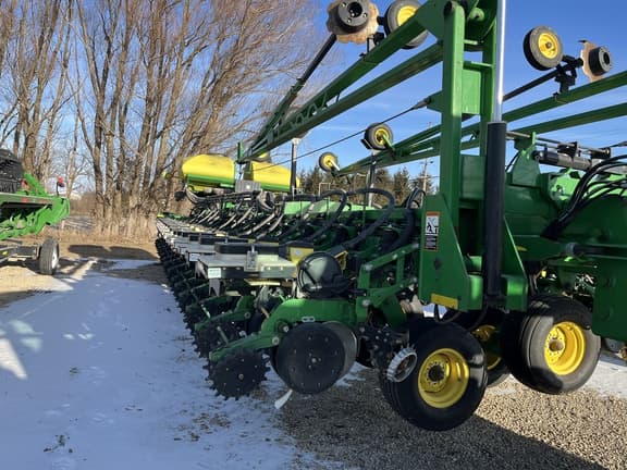 Image of John Deere DB90 equipment image 1