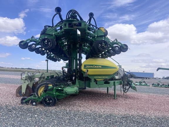 Image of John Deere DR24 equipment image 3