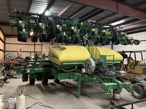 Image of John Deere DR24 equipment image 1