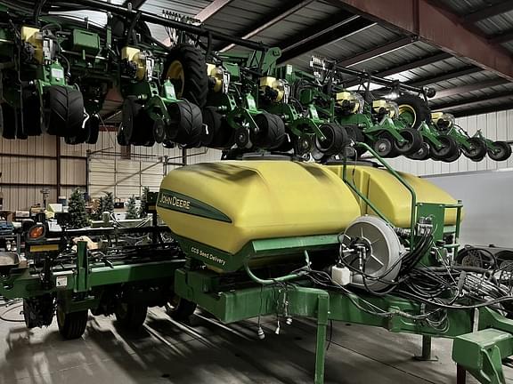 Image of John Deere DR24 equipment image 2