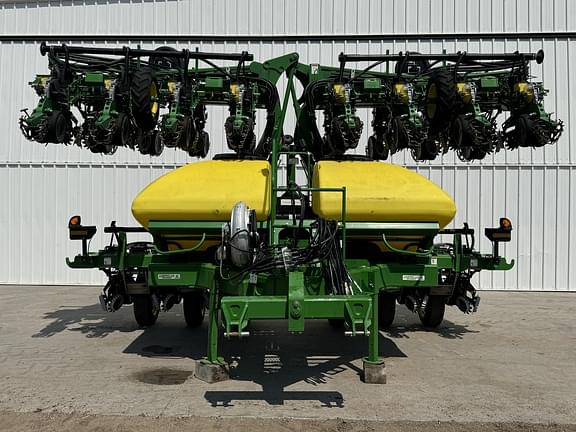 Image of John Deere DR24 Primary image