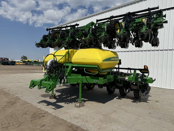 2012 John Deere DR24 Equipment Image0