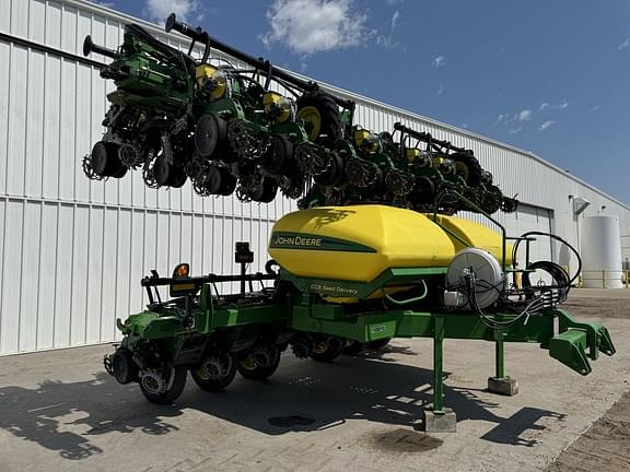 Image of John Deere DR24 equipment image 2