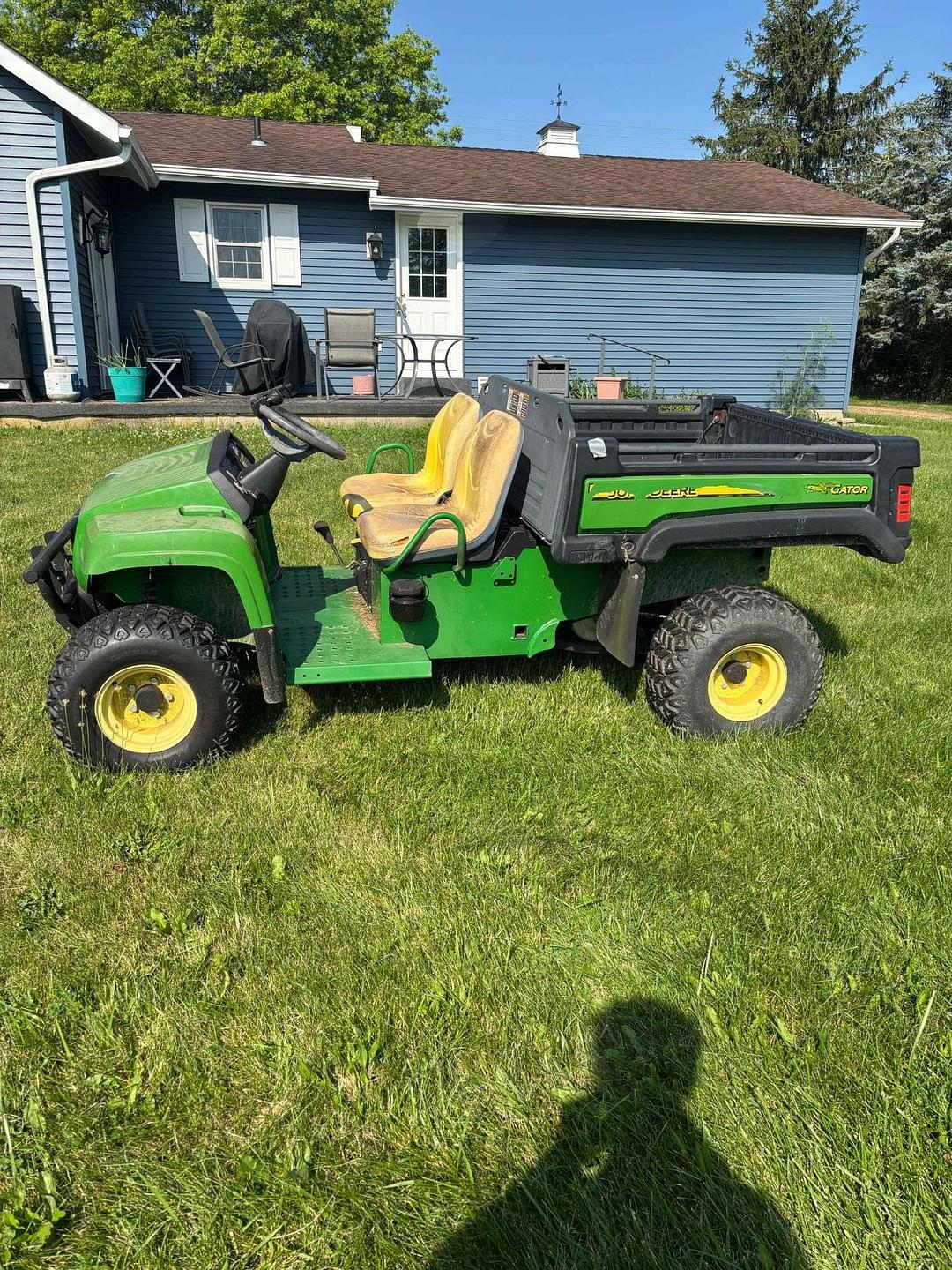 Image of John Deere Gator 4X2 Primary image