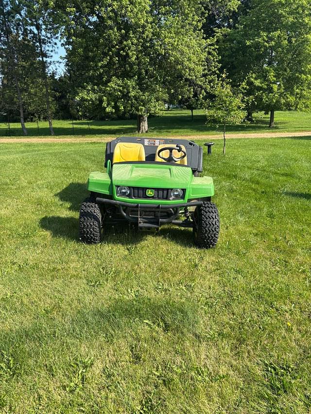 Image of John Deere Gator 4X2 equipment image 1