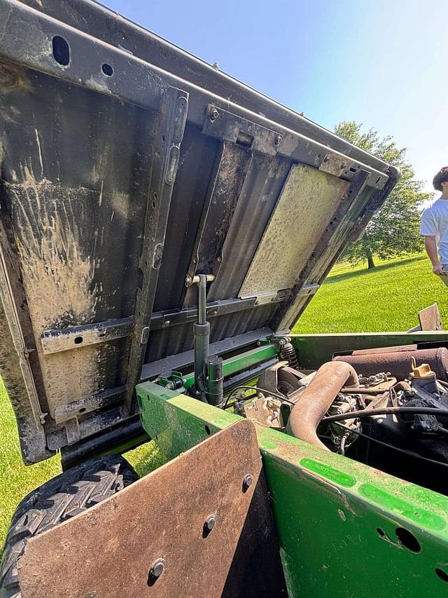 Image of John Deere Gator 4X2 equipment image 4