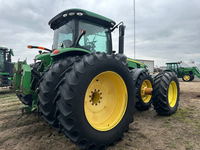 Image of John Deere 8335R equipment image 2