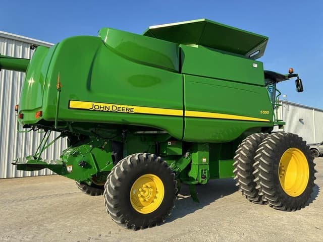 Image of John Deere S550 equipment image 2