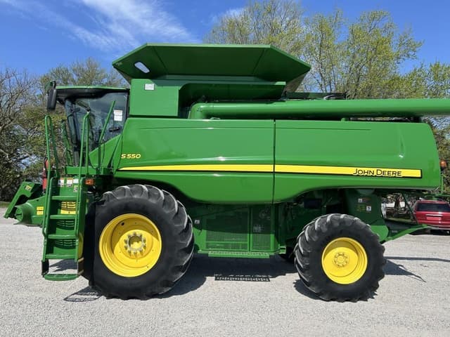 Image of John Deere S550 equipment image 2