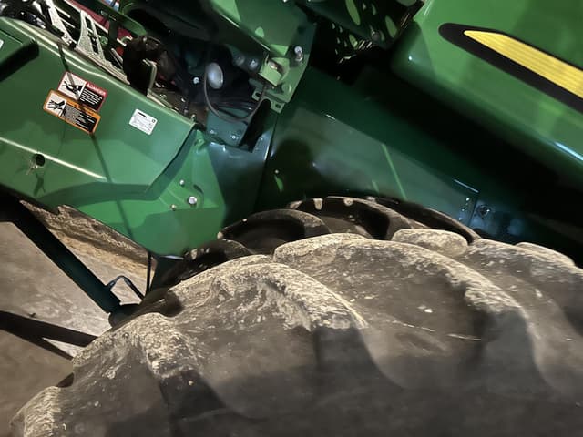 Image of John Deere S550 equipment image 2