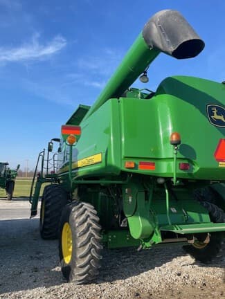 Image of John Deere S550 equipment image 2