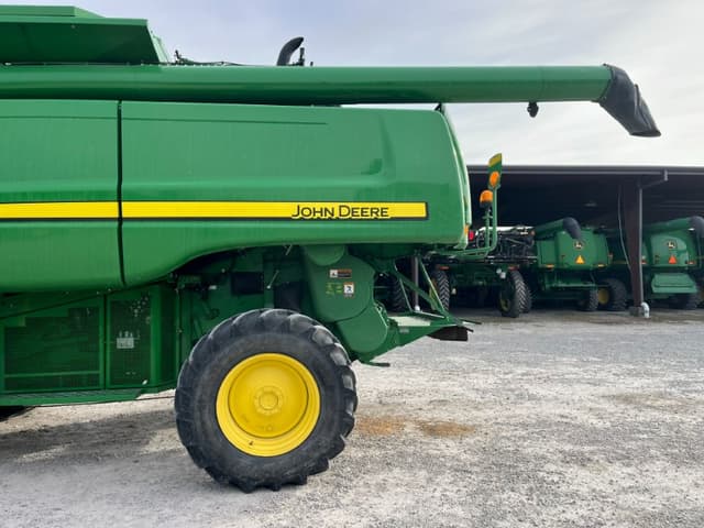 Image of John Deere S550 equipment image 2