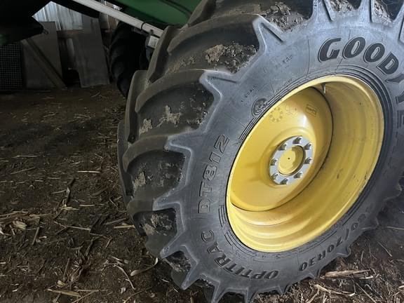 Image of John Deere S660 equipment image 2