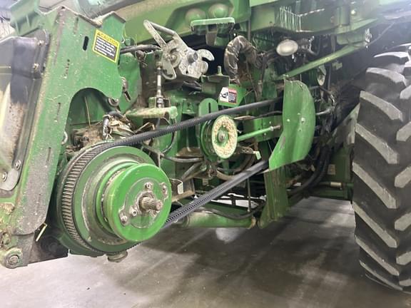 Image of John Deere S660 equipment image 2
